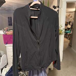 Athleta Salutation Jacket in Black